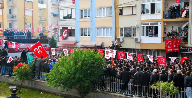 MHP LİDERi DEVLET BAHÇELİ AKHİSARLILAR İLE BULUŞTU